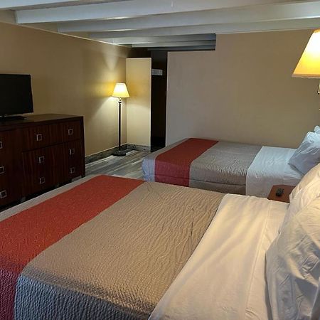 Hotel Weston Rfd Рокфорд Экстерьер фото
