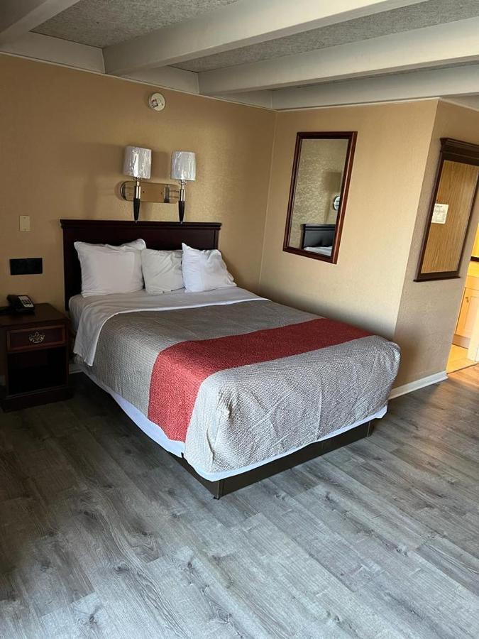 Hotel Weston Rfd Рокфорд Экстерьер фото