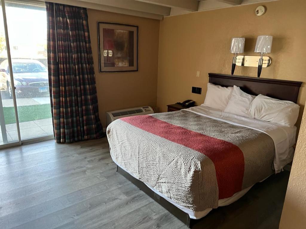 Hotel Weston Rfd Рокфорд Экстерьер фото